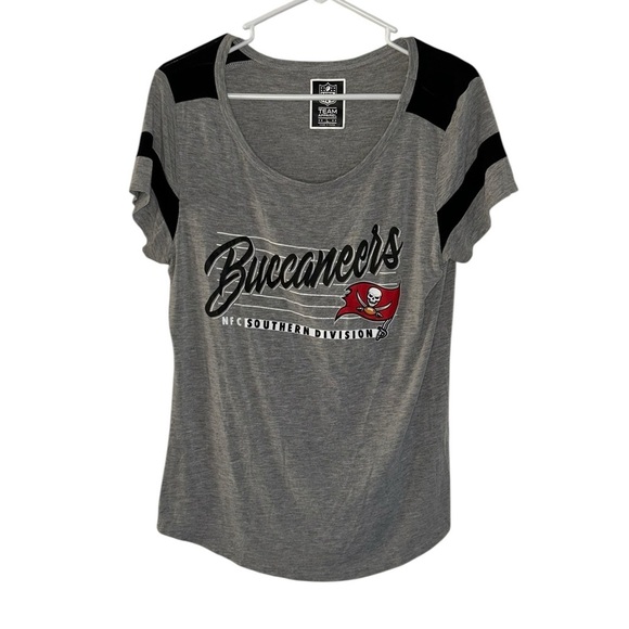 NFL Team Apparel Tampa Bay Buccaneers Women’s Size Large Gray Shirt Football - Picture 3 of 6